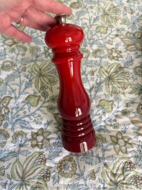 LeCreuset Red/Orange Ceramic Pepper Mill - Glossy Red Home Accent
